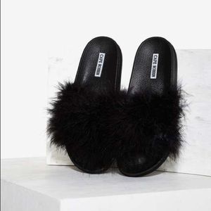 Cape Robbin faux fur slides